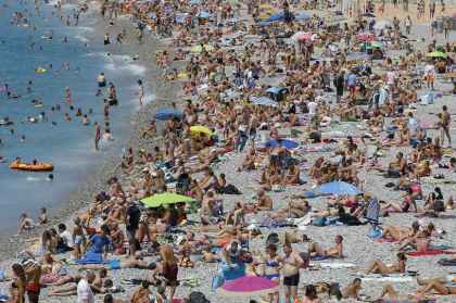 2048x1536-fit_plage-nice-alpes-maritimes-2014