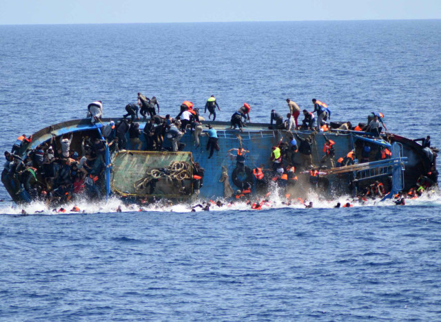 ITALY-REFUGEE-IMMIGRATION-SHIPWRECK-RESCUE